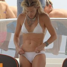 Kate Hudson wearing sexy bikini on a boat in Ibiza 11x UHQ