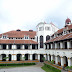 Deskripsikan Gedung Lawang Sewu Semarang / Lawang sewu is a former office building in semarang, central java, indonesia.