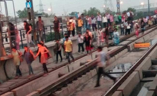 More Than 15 Trains Stuck in Delhi Metro's Blue Line at Peak Office Time