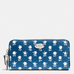 BADLANDS FLORAL ACCORDION ZIP WALLET IN FLORAL PEBBLE EMBOSSED CANVAS - COACH f53026 - SILVER/BLUE MULTICOLOR