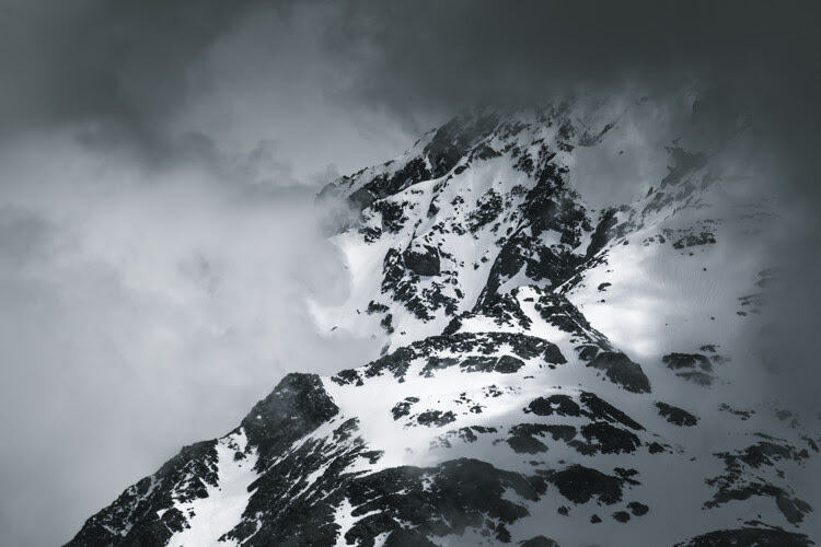 How to Understand and Use Visual Weight in Composition