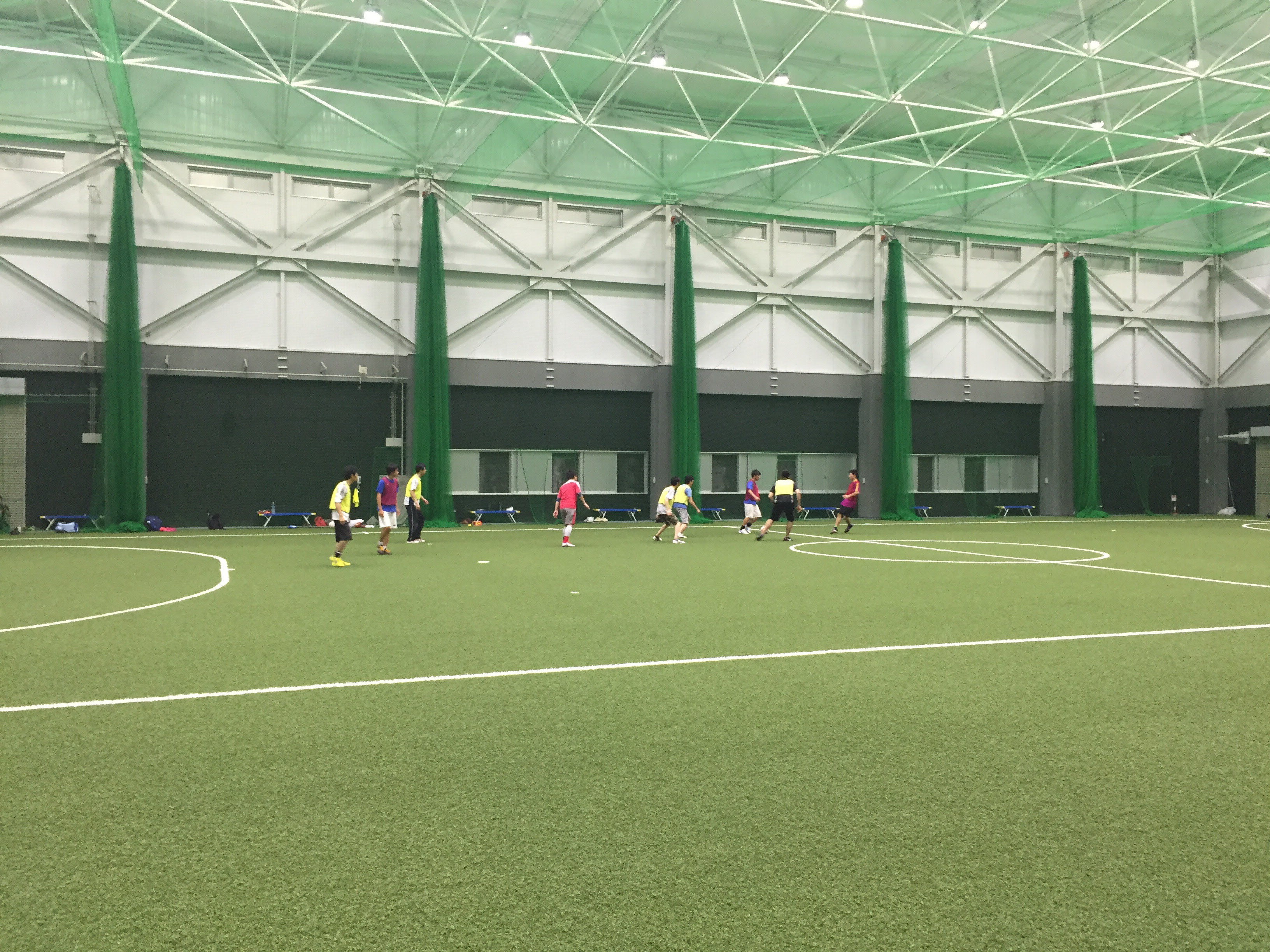 室内練習場は蒸し暑い サッカーチーム Fc Street