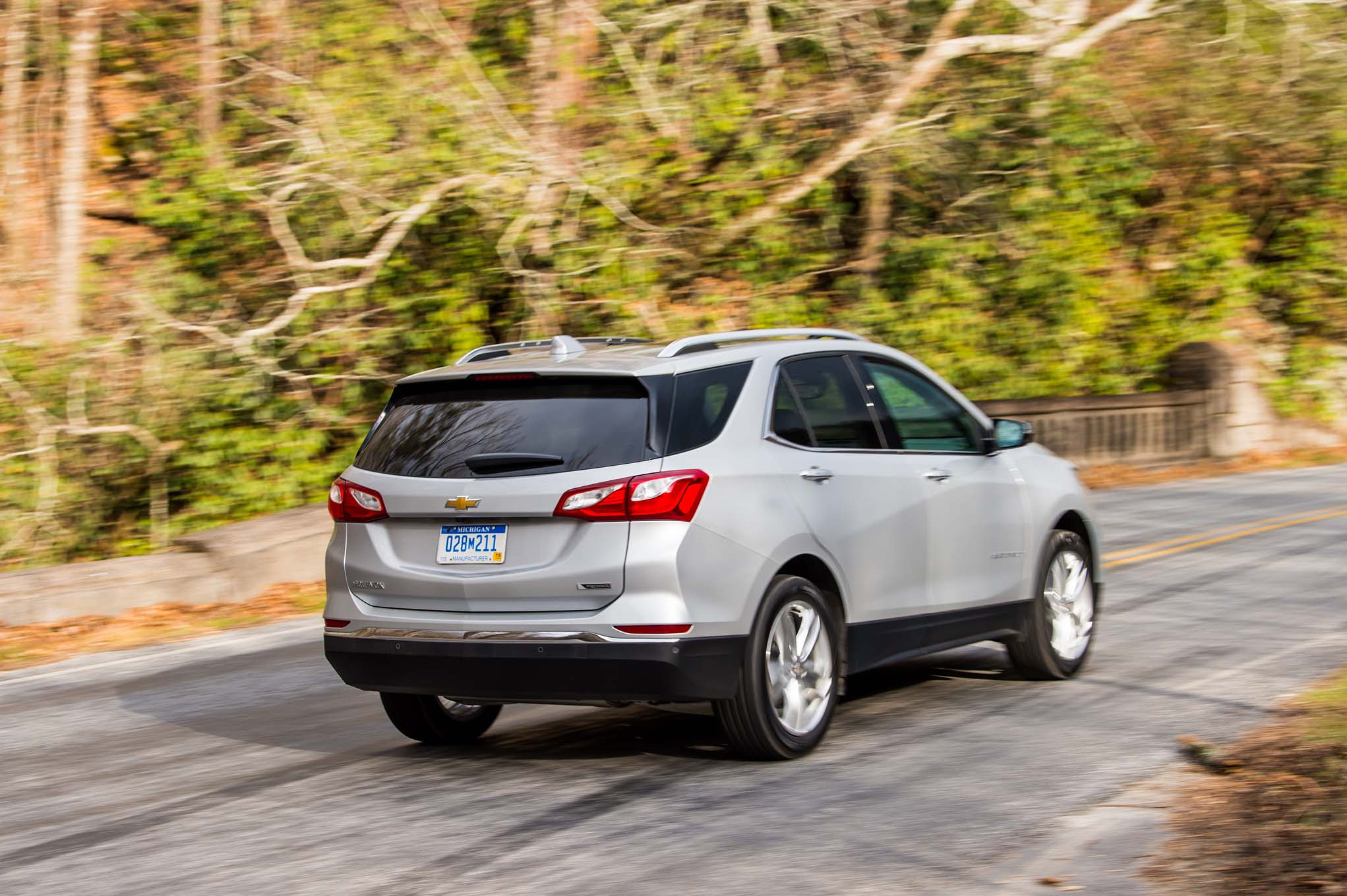 2018 Chevrolet Equinox rear three quarter in motion 04