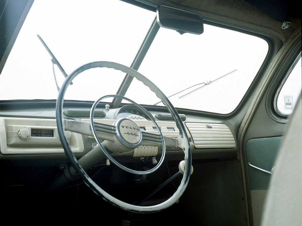 Dashboard of the Volvo PV 444