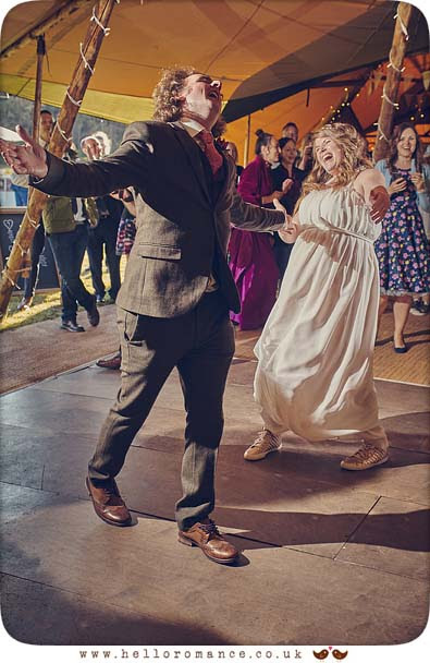 Fun first dance wedding photo - www.helloromance.co.uk