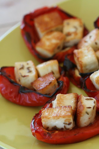 Peppers with halloumi / Halloumi-täidisega paprikad