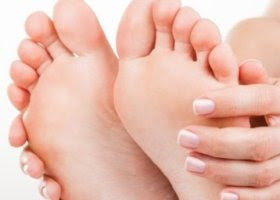  Numbness of feet  