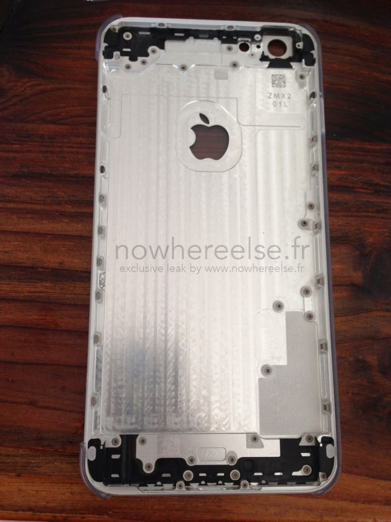 iPhone 6 Air Rear Shell 768x1024 صورة مسربة لغطاء الآيفون 6 الكبير تظهر الشعار المضيئ