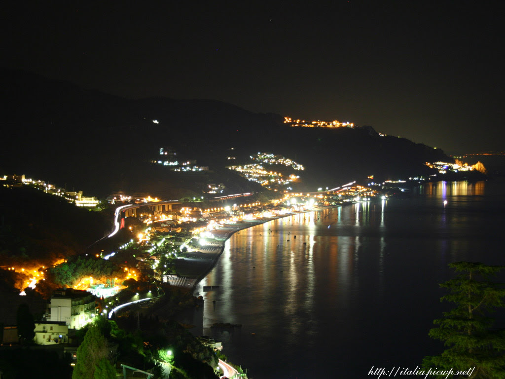 タオルミーナ海岸の夜景2写真無料壁紙フリー素材