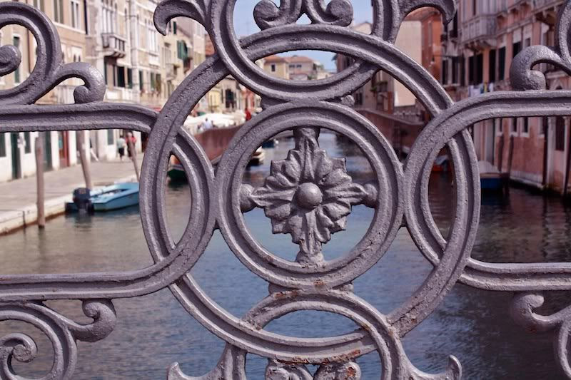 the clothes horse, italy, venice, venezia, fashion, style, retro, vintage, black dress, cheap monday sunglasses, redhead