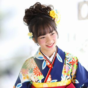 卒業式に袴を着るなら 小学生向け 袴に似合う髪型 髪飾り ブログ Efy エフィー
