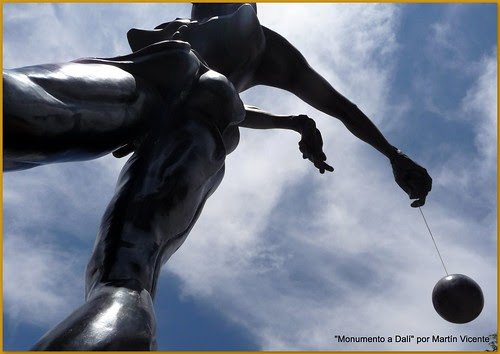 Monumento a Dalí en la Plaza de Felipe II