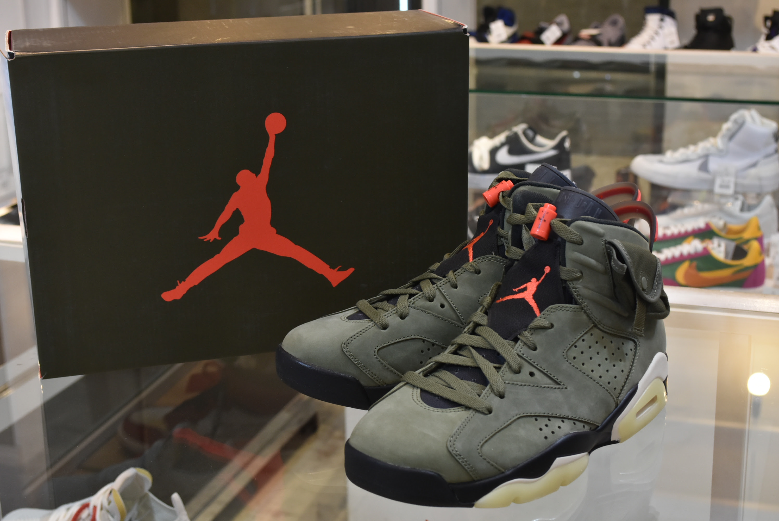 Nike ナイキ Off White オフホワイト Nike ナイキ Travis Scott トラビス スコット 買取ならカインドオル アメリカ村店へお任せ下さい カインドオル Kindal 心斎橋アメリカ村店 ブランド古着買取 販売 通販