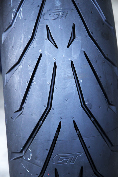 Pirelli Angel Gtインプレッション もっと走りたくなる オトナ素敵になった天使 Web Mr Bike