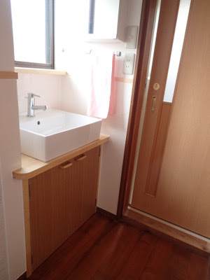 ２階の洗面所とトイレのリフォーム ビフォー アフター めぐみ 建築デザイン日誌