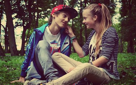 What sets android tablets apart from the competition? Cute Couple In Love Best Wallpaper Images : Wallpapers13.com