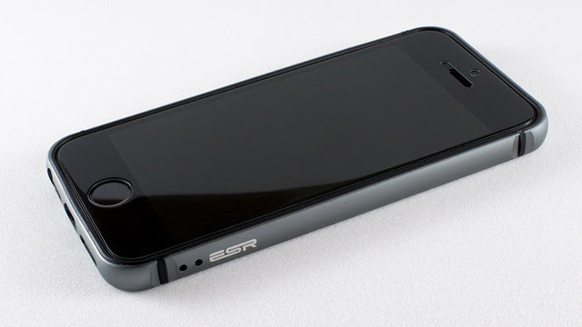 Iphone Seにベストマッチなアルミバンパー Esr フルエンシアシリーズ グレー レビュー おshinoブ