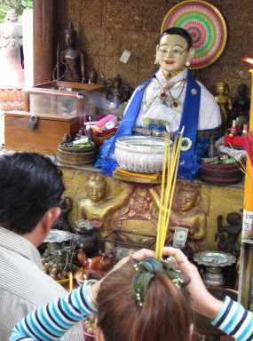 プノンペン ペンおばさんの丘は今 カンボジア 九州ニュース 在福岡カンボジア王国名誉領事館