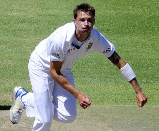 Dale Steyn sends down a delivery, South Africa v Sri Lanka, 3rd Test, Cape Town, 4th day, January 6, 2012