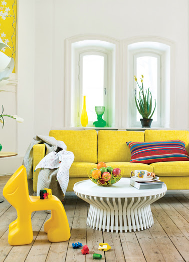 Contoh Mood Board Paduan Kuning & Hitam