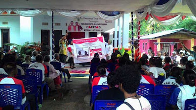 Ambon, Malukupost.com - Mendekati hari pemilihan kepala daerah serentak yang akan berlangsung pada 15 Februari 2017 nanti, masyarakat Negeri Latuhalat kecamatan Nusaniwe makin gencar mensosialisasikan dukungannya kepada pasangan Calon Walikota dan wakil walikota Kota Ambon, Paulus Kastanya dan Sam Latuconsina ( PANTAS). Hal ini disampaikan langsung oleh salah satu Tokoh Masyarakat Negeri Latuhalat, Petrus Latuputty dalam kampanye tatap muka pasangan PANTAS, di Latuhalat, Ambon, Minggu ( 22/1). Menurut Latuputty, masyarakat Latuhalat telah berkomitmen untuk memberi dukungan secara penuh kepada pasangan PANTAS yang memiliki nomor urut 2 dalam pesta demokrasi lima tahunan kali ini.