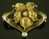 Art Nouveau flower brooch. (J9326)