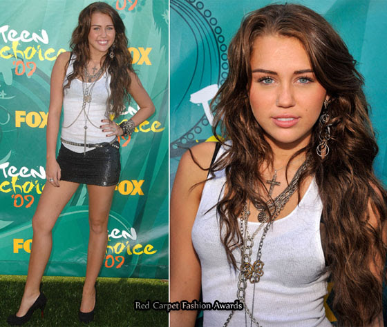 pics of miley cyrus pole dancing. Miley Cyrus Pole Dances at the