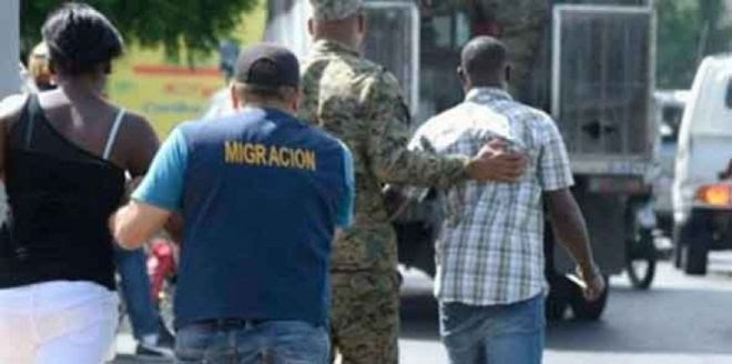 Interpol detém 30 haitianos que seguiam viagem para Corumbá