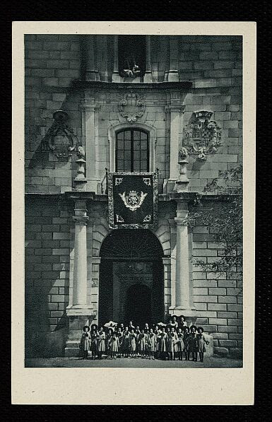 Fachada del Hospital Tavera a mediados del siglo XX. Fotografía de Rodríguez