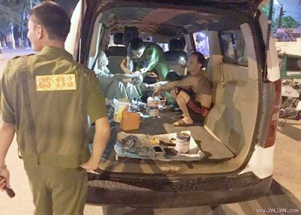 Chiếc ôtô được dùng mở “tiệc ma túy“. Ảnh: C.A