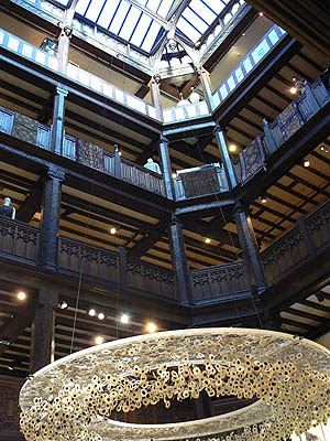 Liberty, verrière et grand escalier.jpg