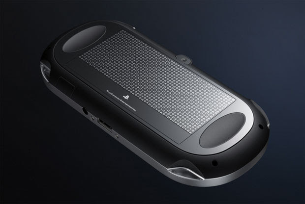 Detalhe da parte traseira do NGP com touchpad e câmera
