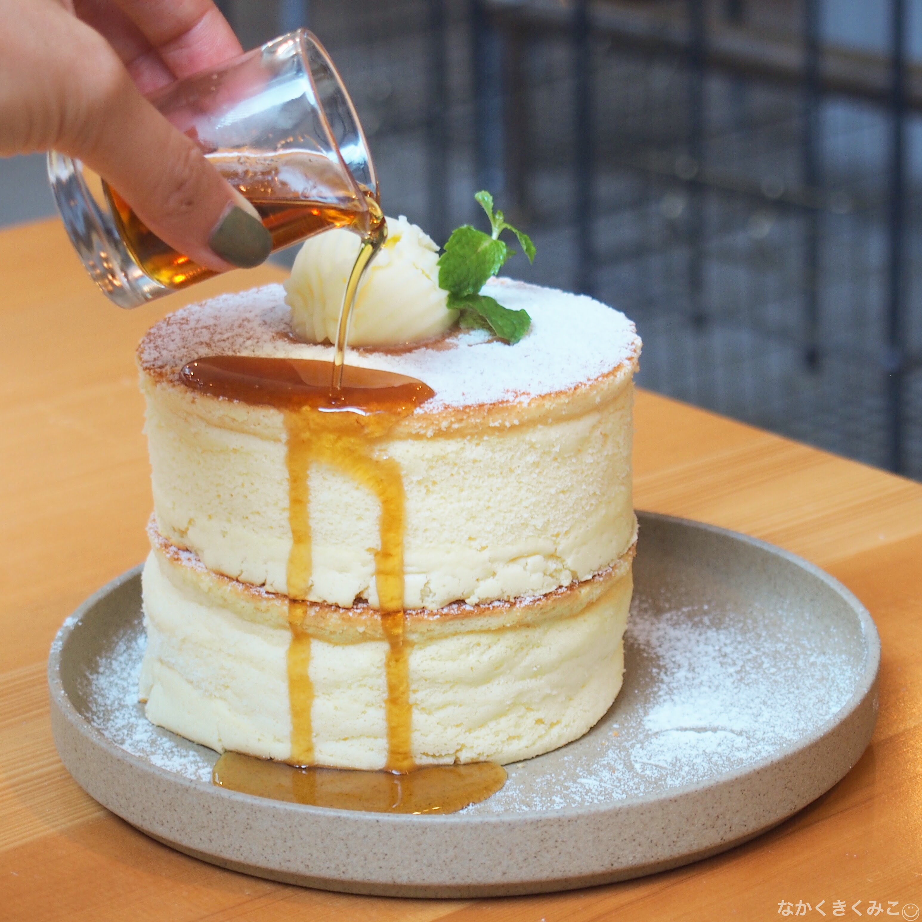 大人を満たすパンケーキがここに ウズナオムオム ビーワン 明治神宮前 原宿 東京カフェを巡る 小さな旅