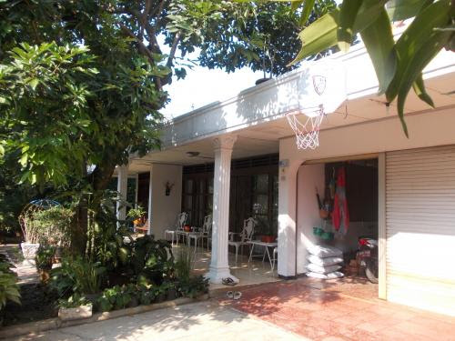 Jual Tanah di Kavling Beji Timur Depok - Rumah Besar Asri 