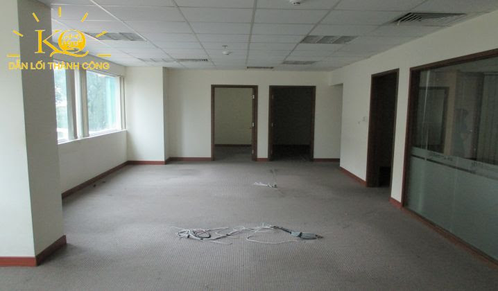 Một góc khác của diện tích trống tại văn phòng