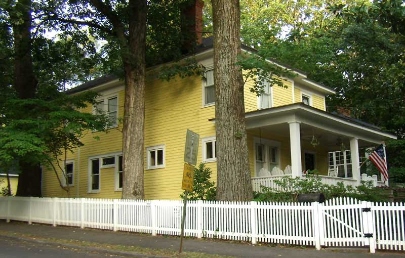 P7030616-Highland-Rainbow-Yello-2Story
