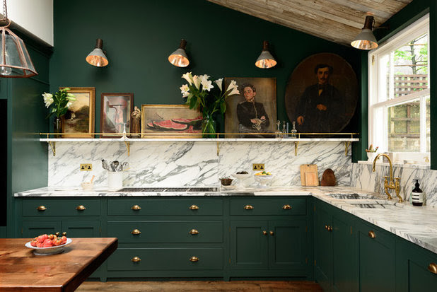 Traditional Kitchen by deVOL Kitchens