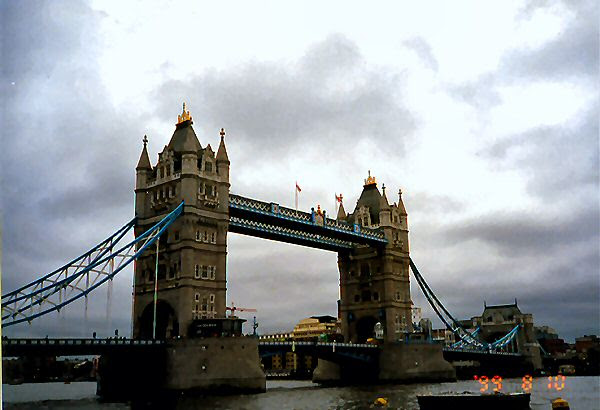 味野源次のイギリス紀行 ロンドン タワーブリッジ バッキンガム宮殿など