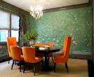 The Peak of Tres Chic: Green Reigns Supreme