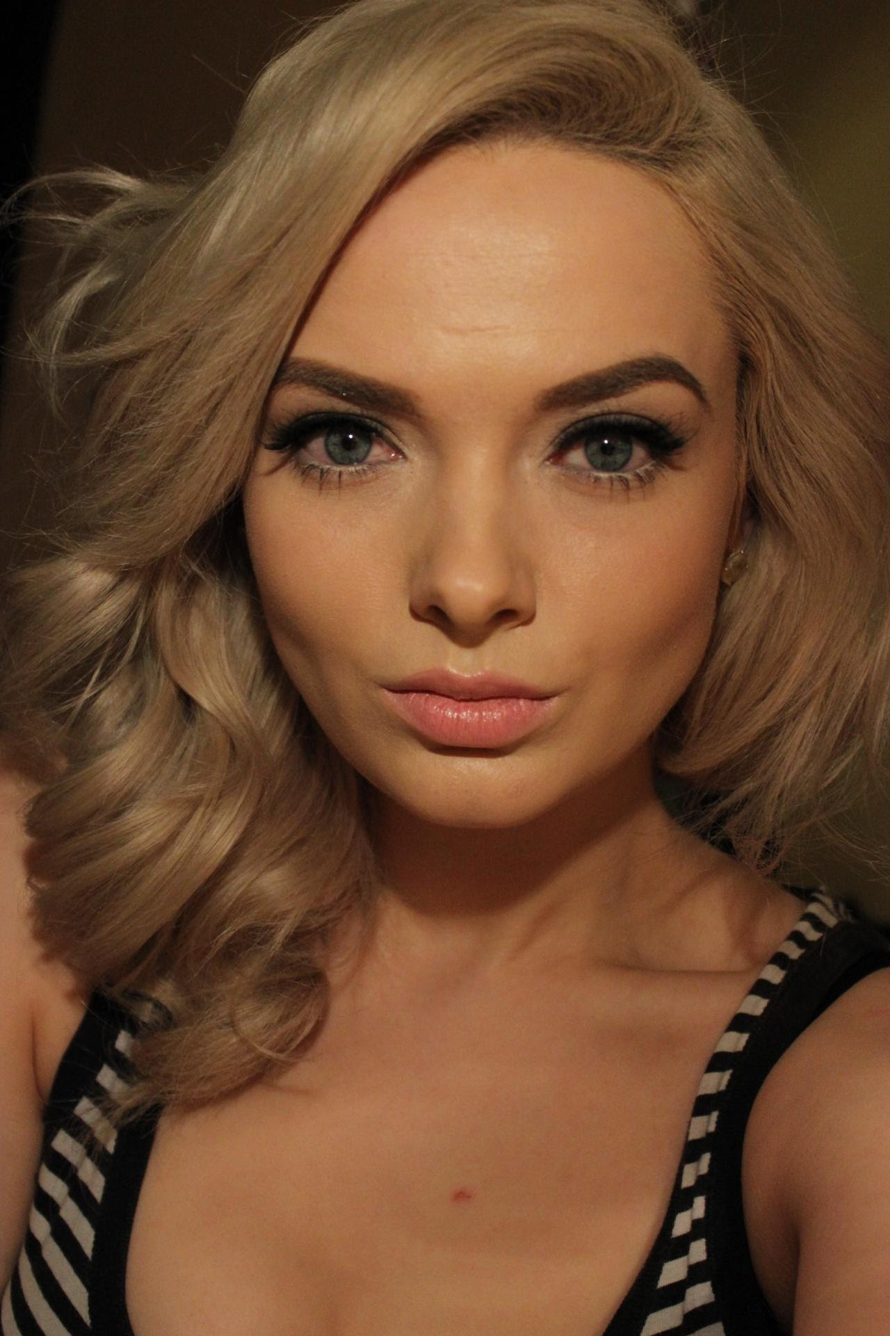 em Ford, meddy ford, blogger, model, my pale skin, mypaleskinblog, glamour model, pale skin, my pale skin, youtube, blogger