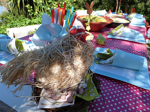 poule sur la table.jpg