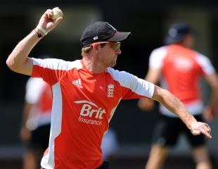 Paul Collingwood takes aim, World Cup 2011, Chennai, March 15, 2011