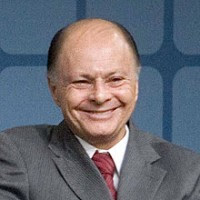 Um dia antes de ser proibido de sair do Brasil, bispo Edir Macedo se muda para Portugal