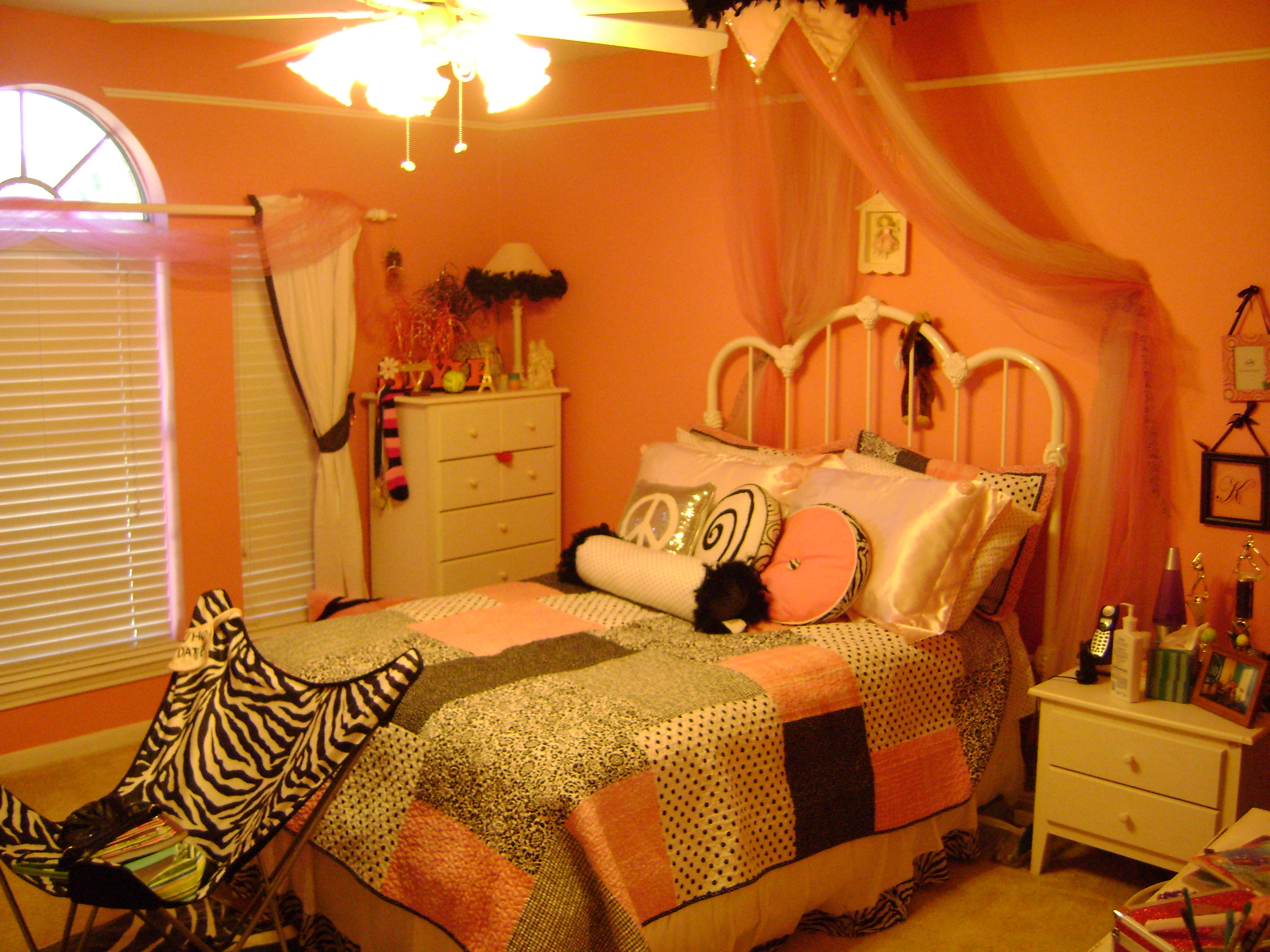 A Tween Girls Bedroom Design | A Girl Can Do It