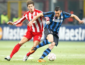 mario gomez lucio internazionale x bayern munique (Foto: AP)