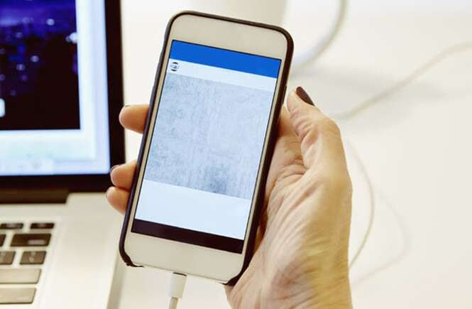 Adolescente de 15 anos que vendia na internet vídeos e fotos de si própria nua é acusada de espalhar material impróprio infantil