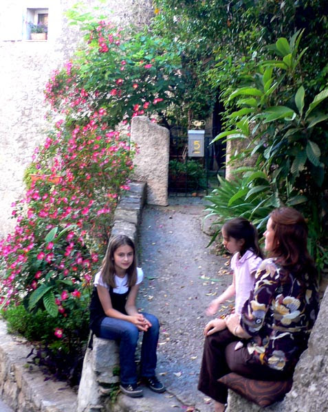 fayence-girls-mother-60748