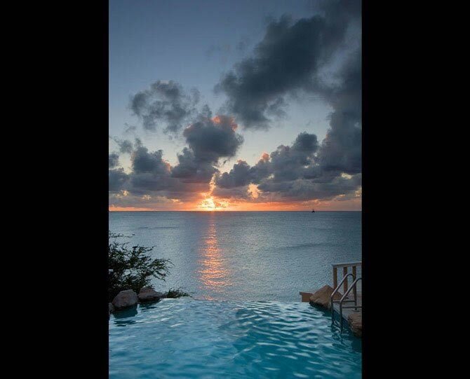 Piscina com borda infinita incrível