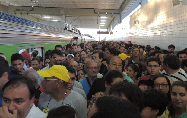 Arena Pernambuco - estação lotada (Foto: Elton de Castro / Globoesporte.com)