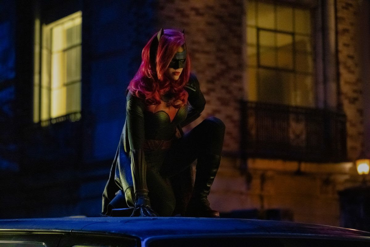 The Batman Universe  CW Releases New Batwoman Images